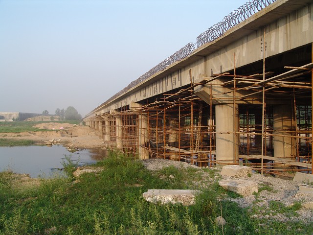 2005年泰萊公路北墠河大橋加固